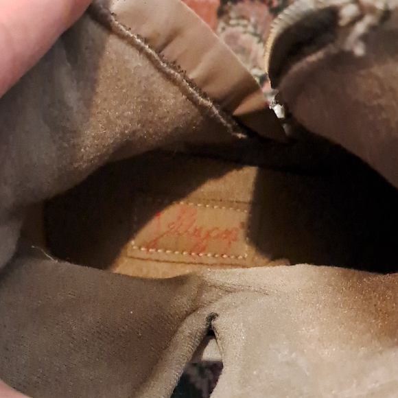 Stylish Gray Ankle Boots - Picture 3 of 14